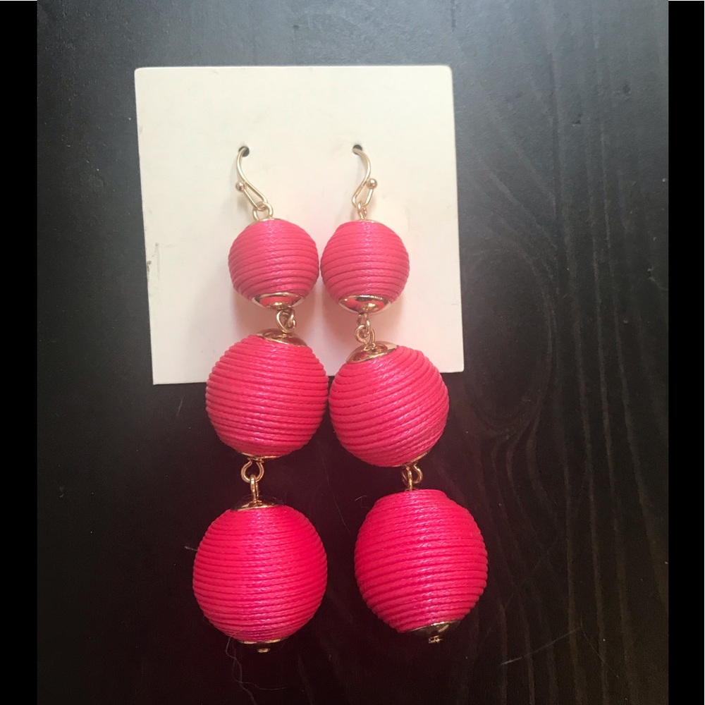 Fuschia thread wrapped dangle earrings.